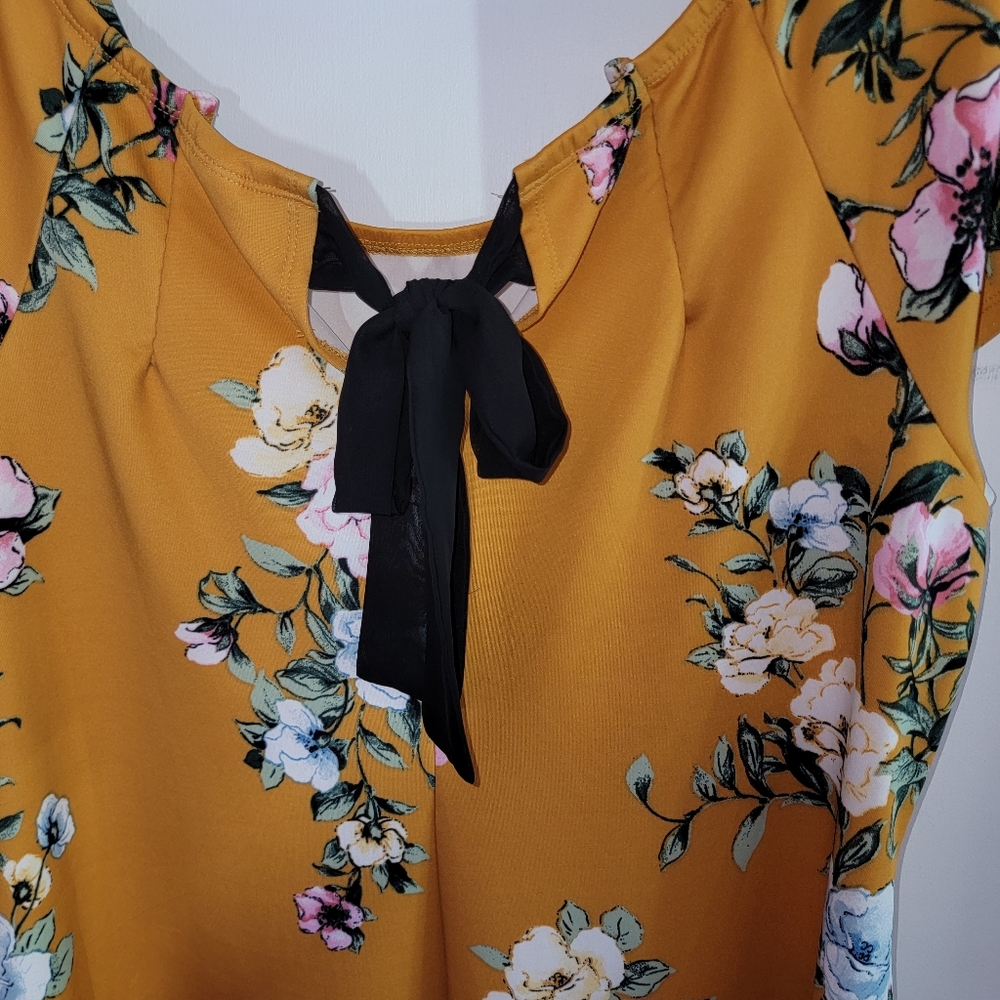 Beautiful Yellow and Floral Dress w/ Tie in back - Picture 6 of 6